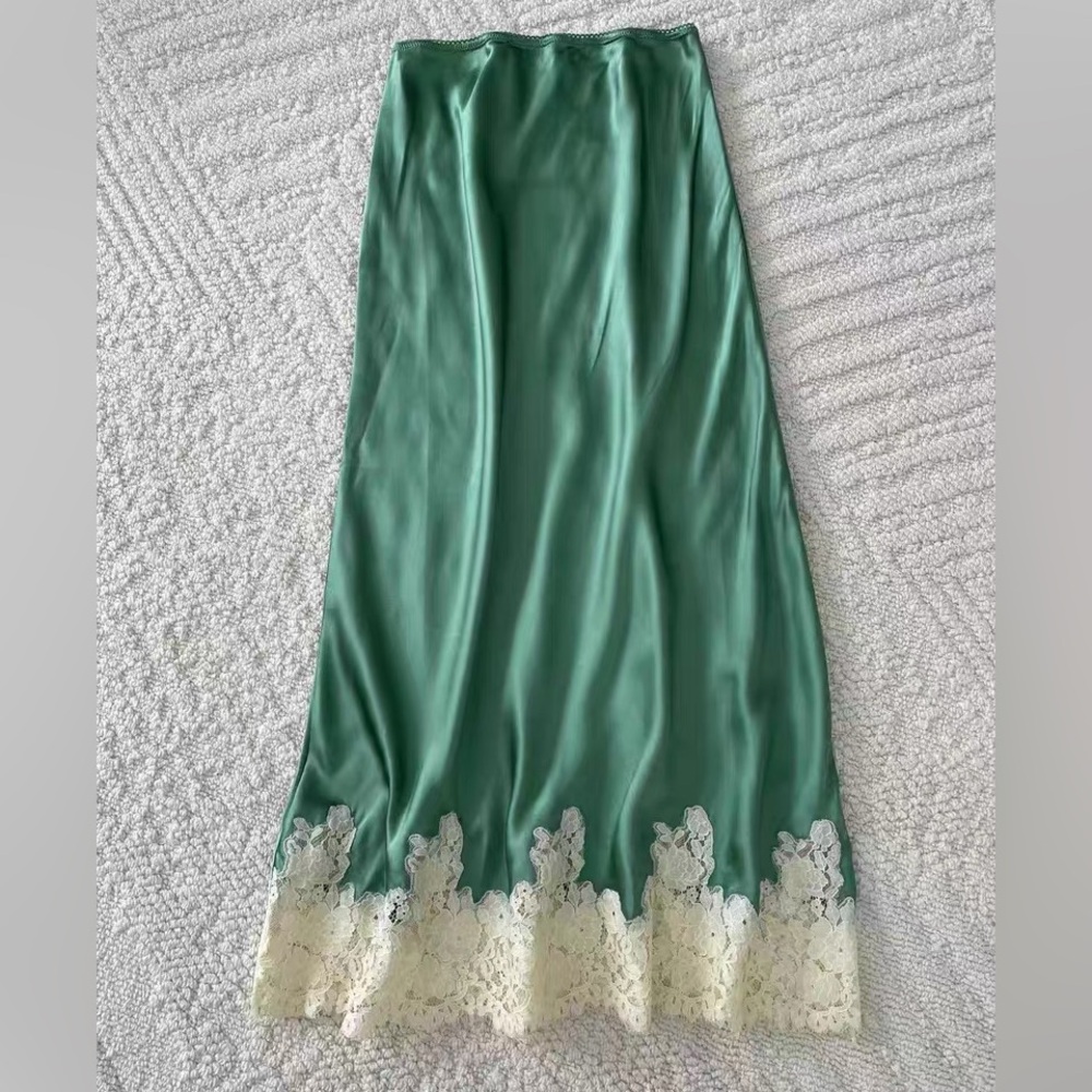 Doen Green Satin Slip Skirt with Cream Lace Hem - Picture 5 of 12